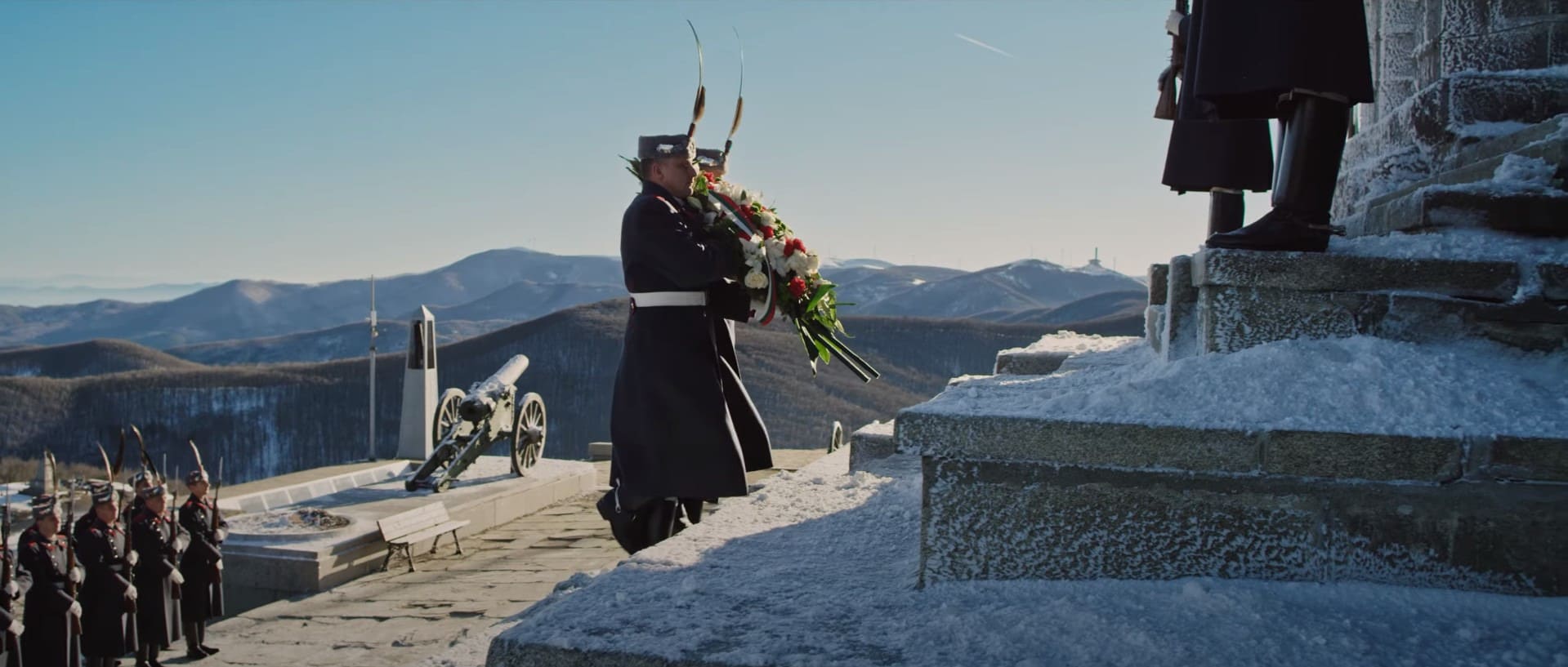 Возложение венков у памятника Свободы на горе Шипка