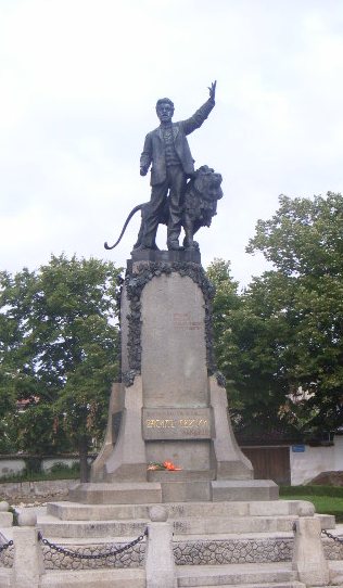 Памятник Левскому в Карлово, на родине. Скульптор М. Василев