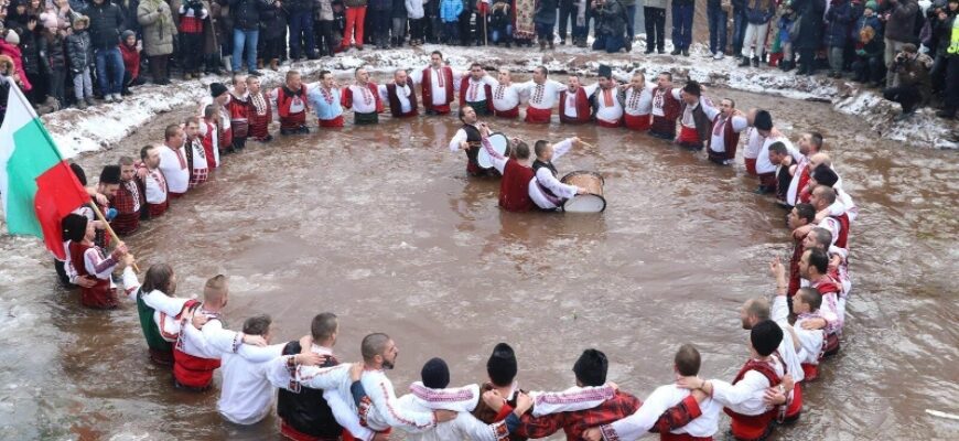 6 января - Крещение Господне (Богоявление, Йордановдень) в Болгарии 7